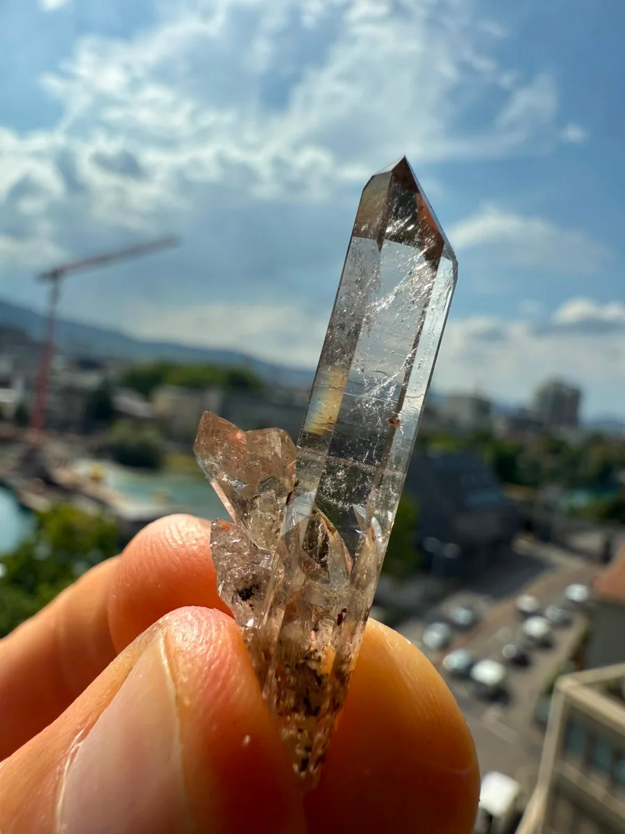 7 kleine Rauchquarze mit Stüfklikarakter 