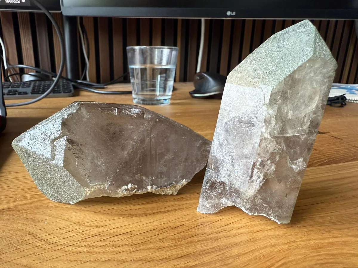 2 smoky quartz points with chlorite - Image 10
