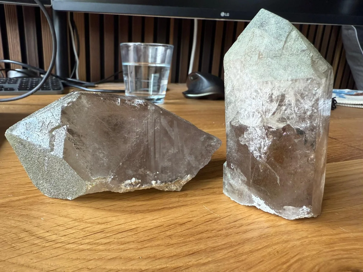 2 smoky quartz points with chlorite - Image 11
